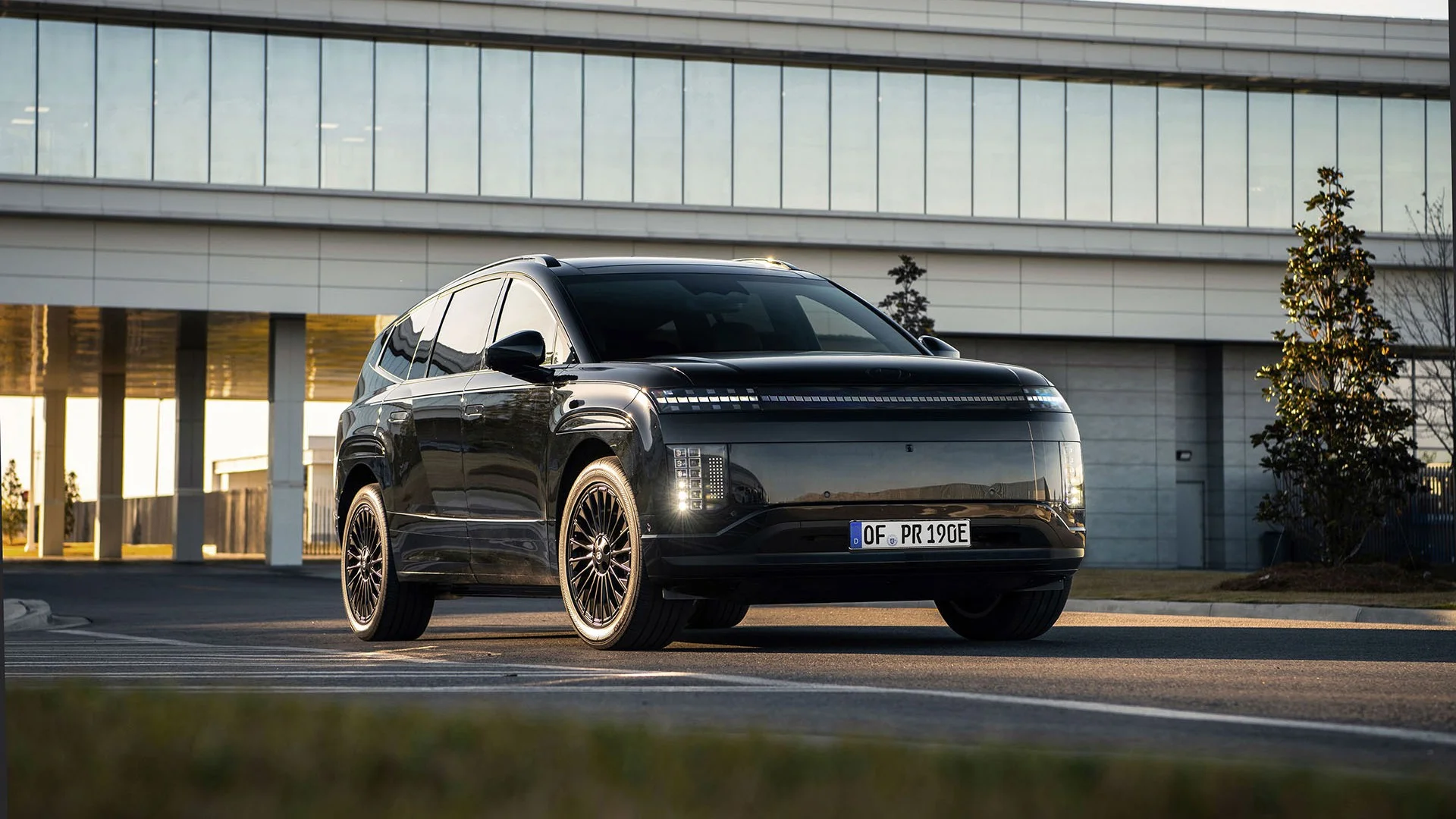 Hyundai rozšiřuje nabídku elektromobilů o IONIQ 9 Calligraphy Black Ink