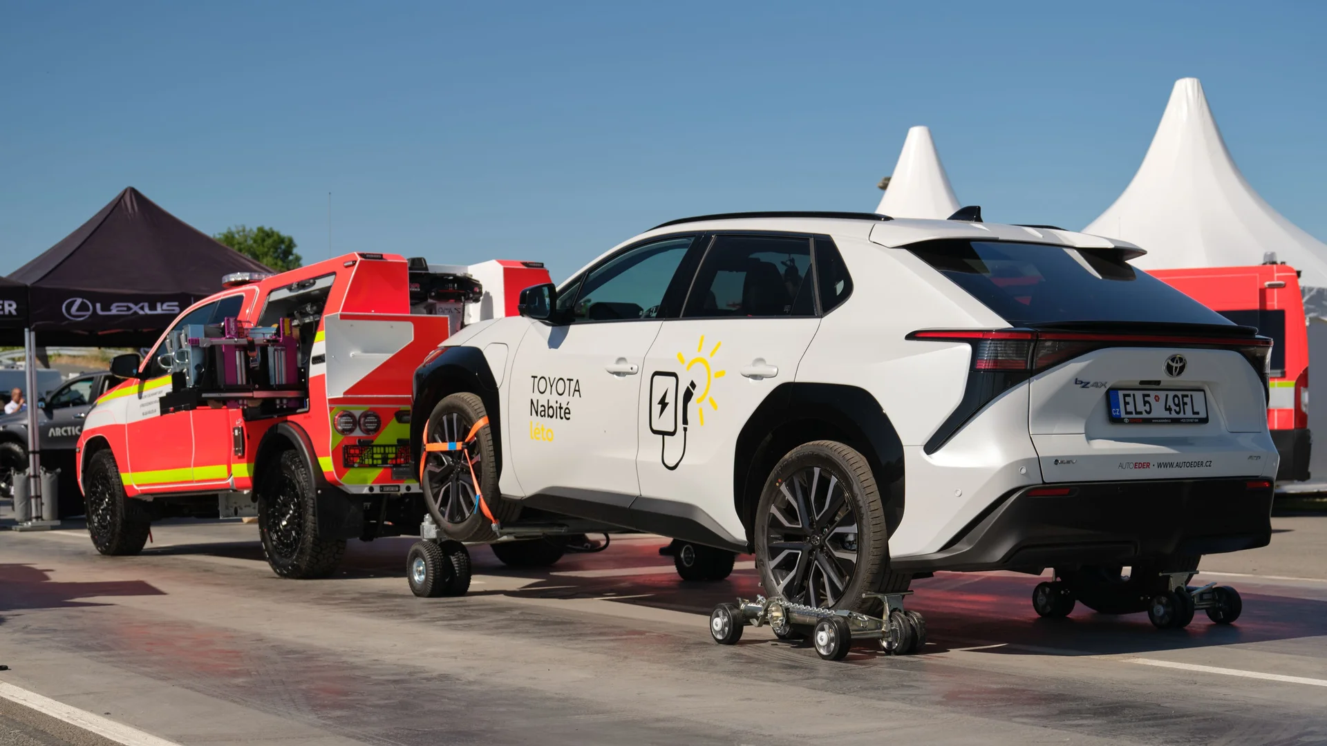 Toyoty v ostrém nasazení: Hasiči i záchranáři spoléhají na specifické vozy