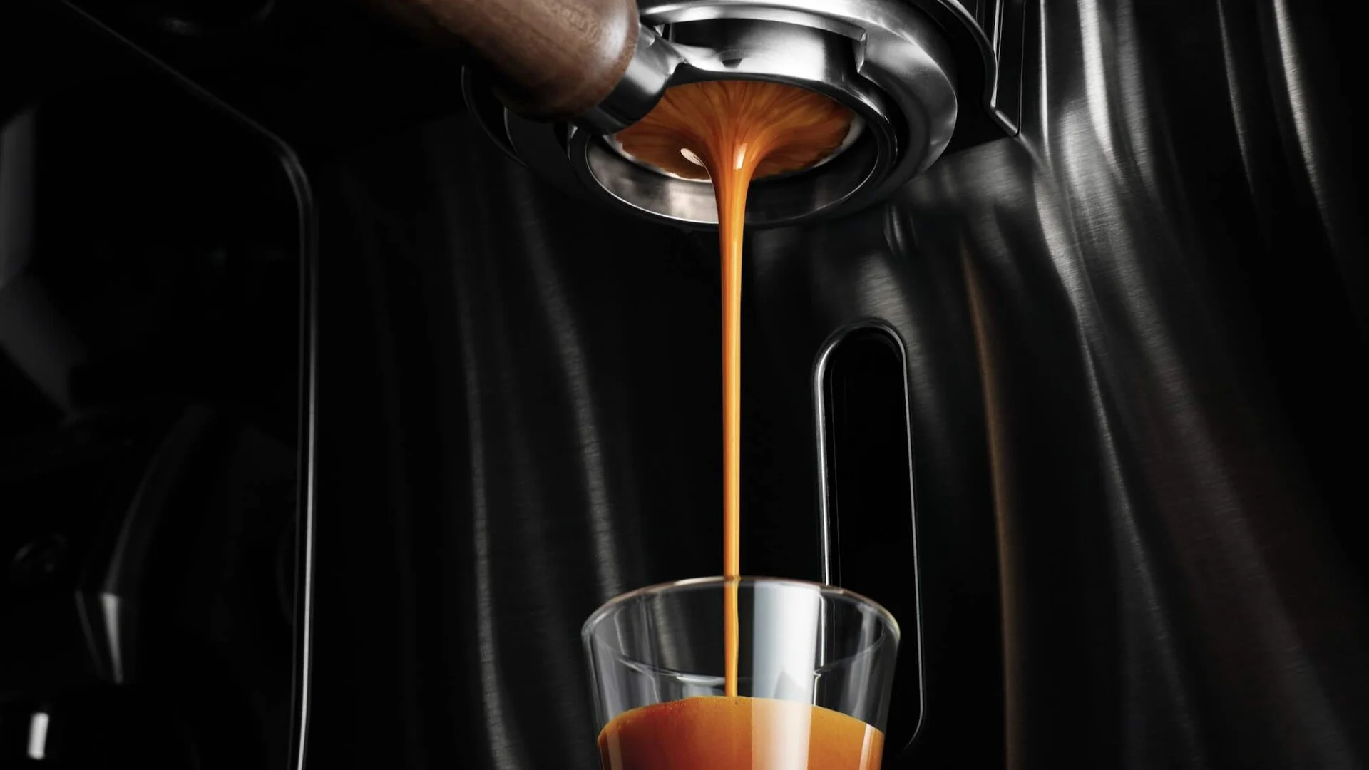 Konec sedmi gramů: Proč domácí espresso vyžaduje větší dávku kávy